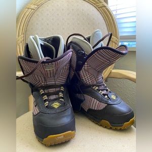 Vans snowboarding boots W/7.5